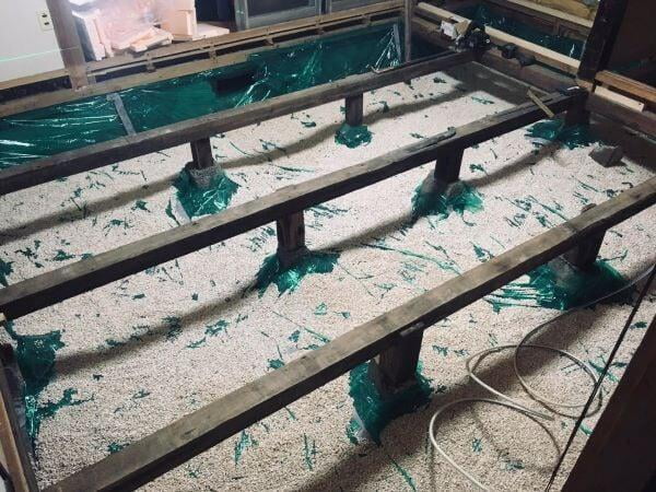 床湿気対策